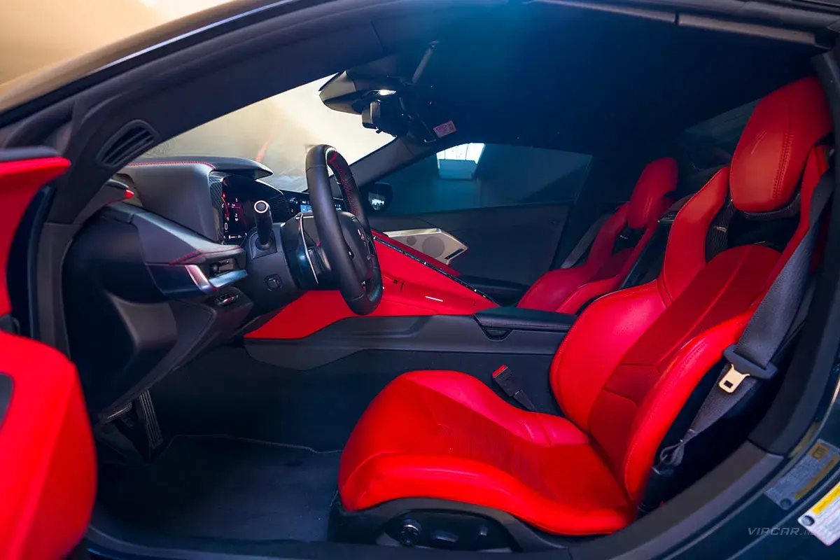 Chevrolet-Corvette-C8-Gray-Interior