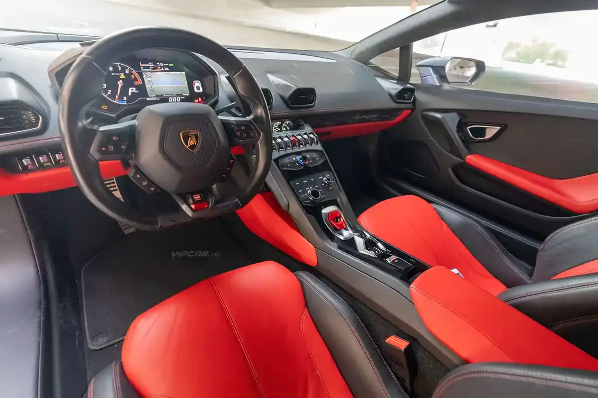 LAMBORGHINI HURACAN Interior View