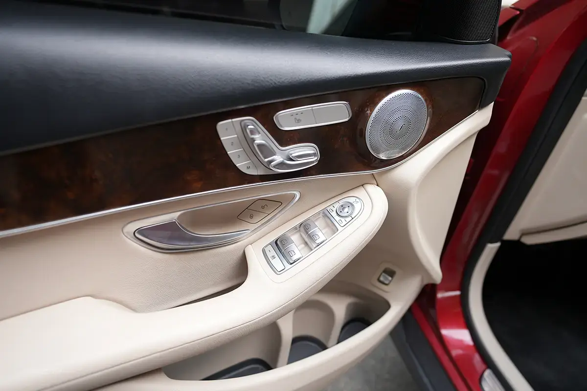 Mercedes GLC 300 Interior Door Side options