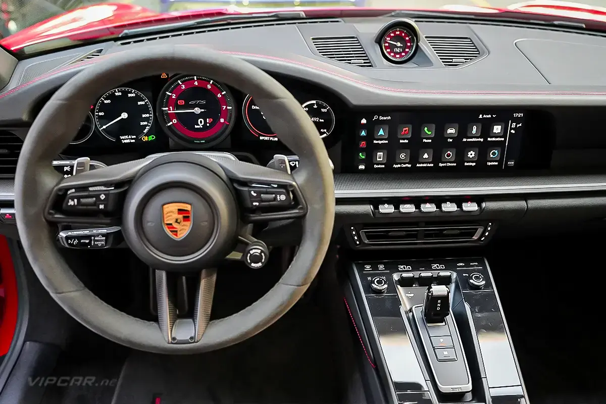 Porsche 911 Carrera 4 GTS Spyder Interior